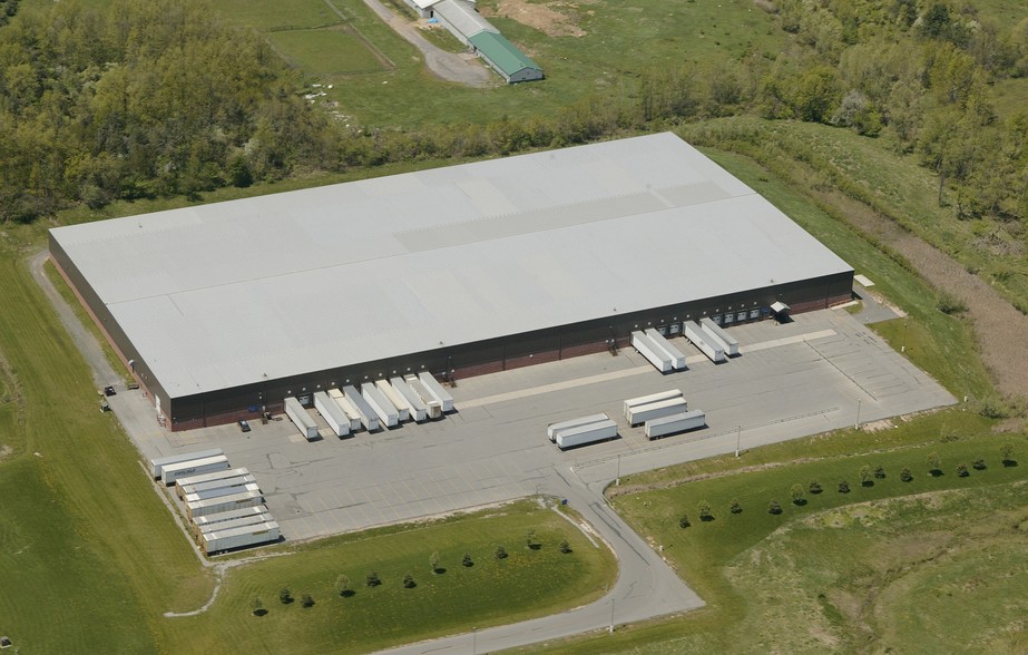 More Photos Of 1360 County Road 8, Farmington Warehouse For Lease