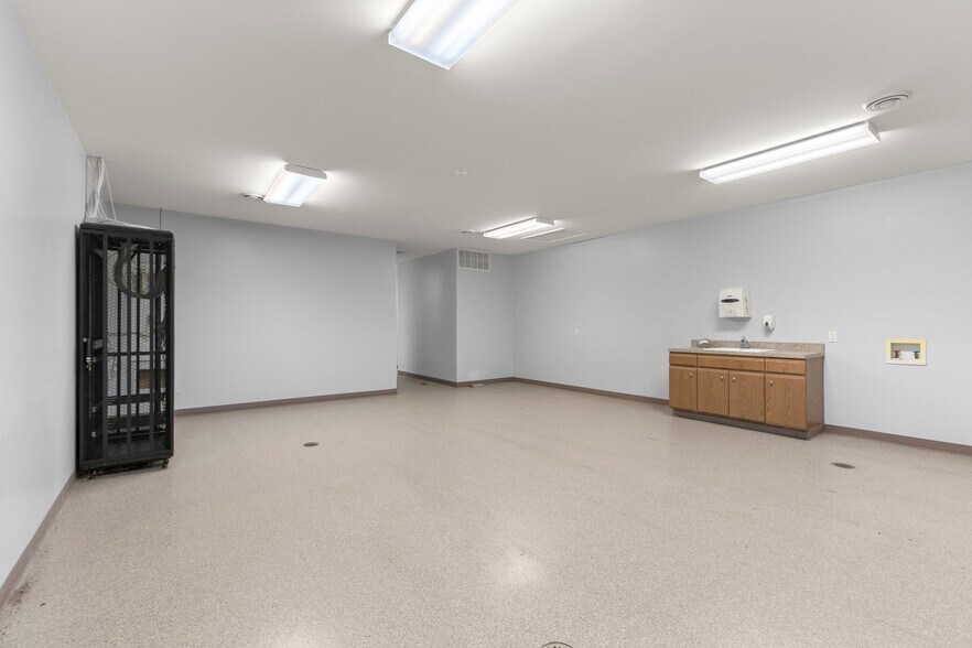 More Photos Of 435 Sumpter rd, Belleville Hospital For Sale