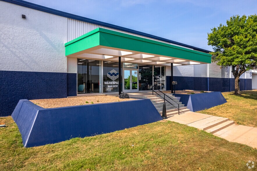 More Photos Of 3131 W Bolt St, Fort Worth Warehouse For Lease