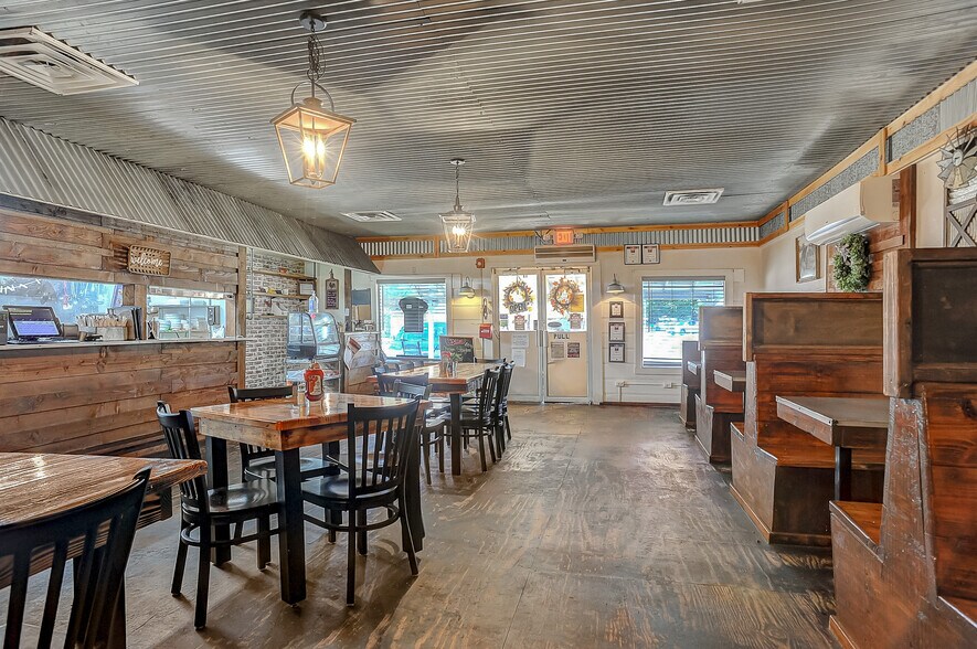 More Photos Of 117 S Franklin St, Colbert Restaurant For Sale