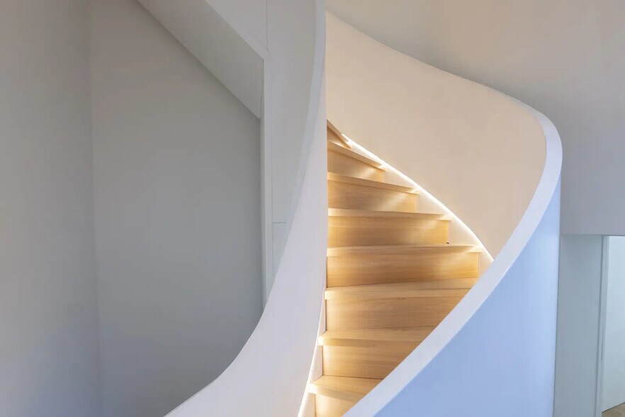 More Photos Of 90 Rue Du Faubourg Saint-Honoré, Paris Office For Sale