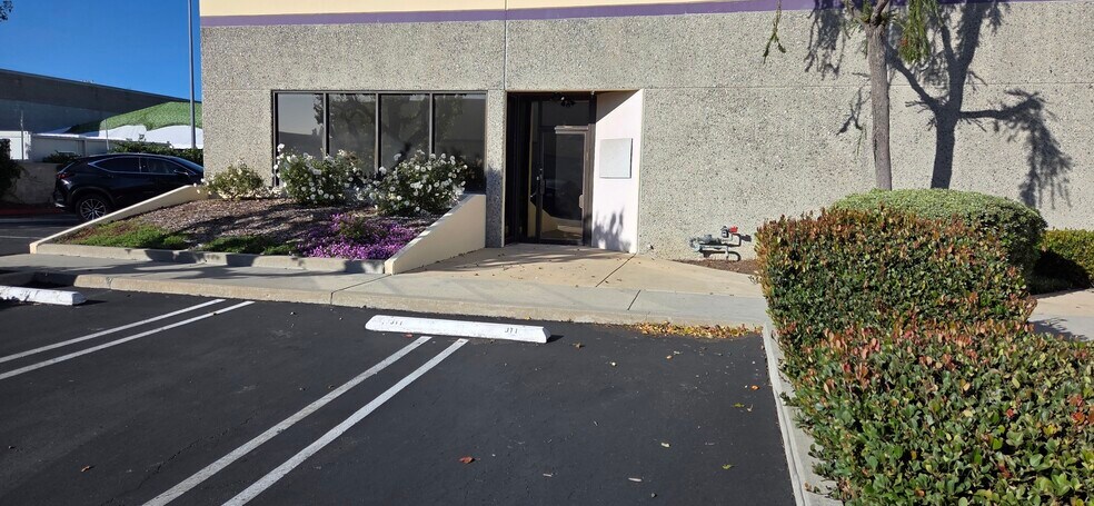 More Photos Of 9155 Alabama Ave, Chatsworth Light Manufacturing For Lease