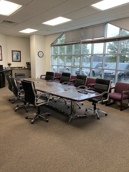 More Photos Of 2810 Dexter Dr, Elkhart Office For Lease
