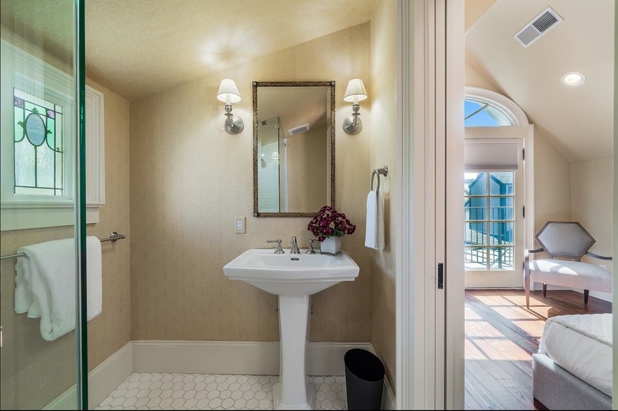 More Photos Of 2315 Routh St, Dallas Office Residential For Sale