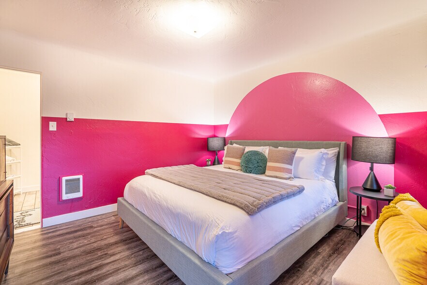 More Photos Of 1175 2nd St SE, Bandon Hotel For Sale