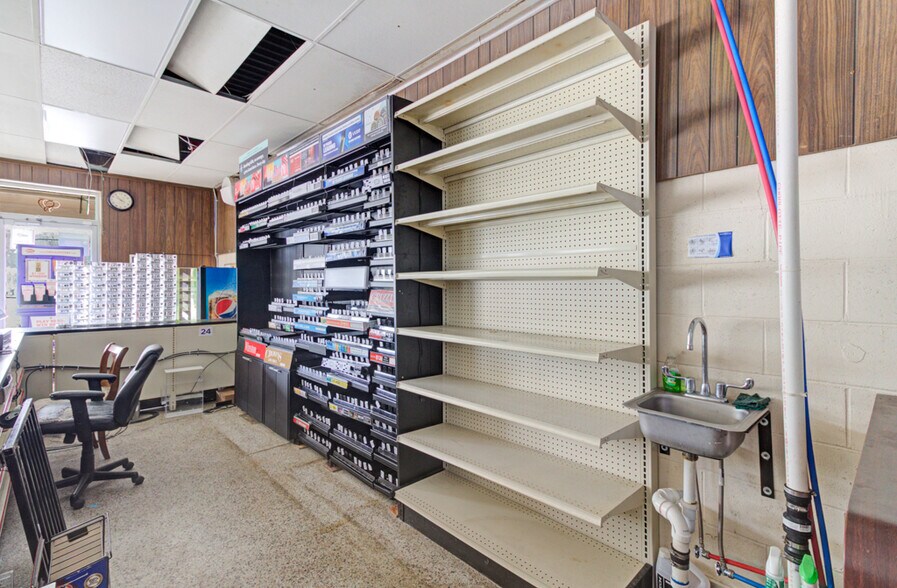 More Photos Of 726 E Lincolnway, Minerva General Retail For Sale