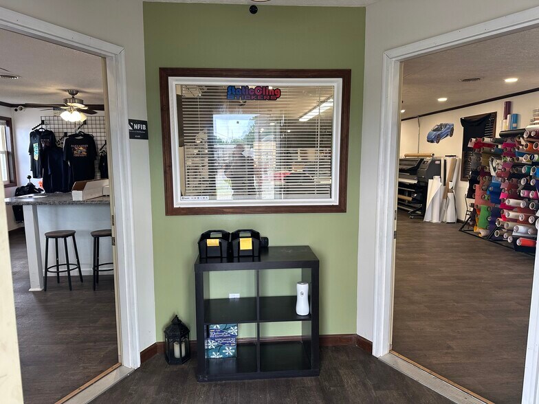 More Photos Of 445 W Elm St, Waverly General Retail For Sale