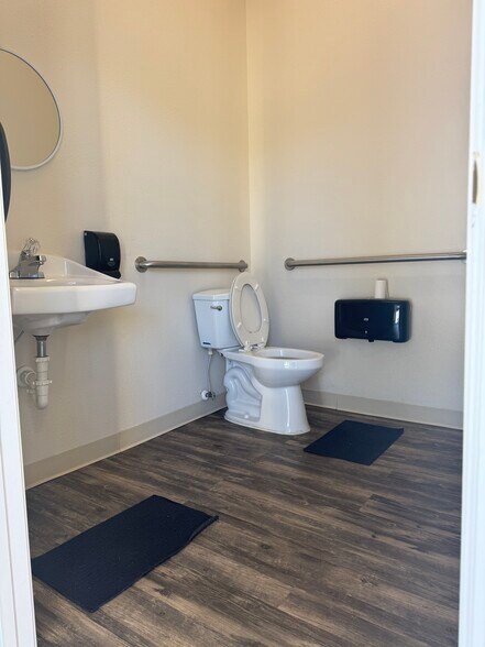 More Photos Of 1201 State Road 535, Winter Garden General Retail For Lease
