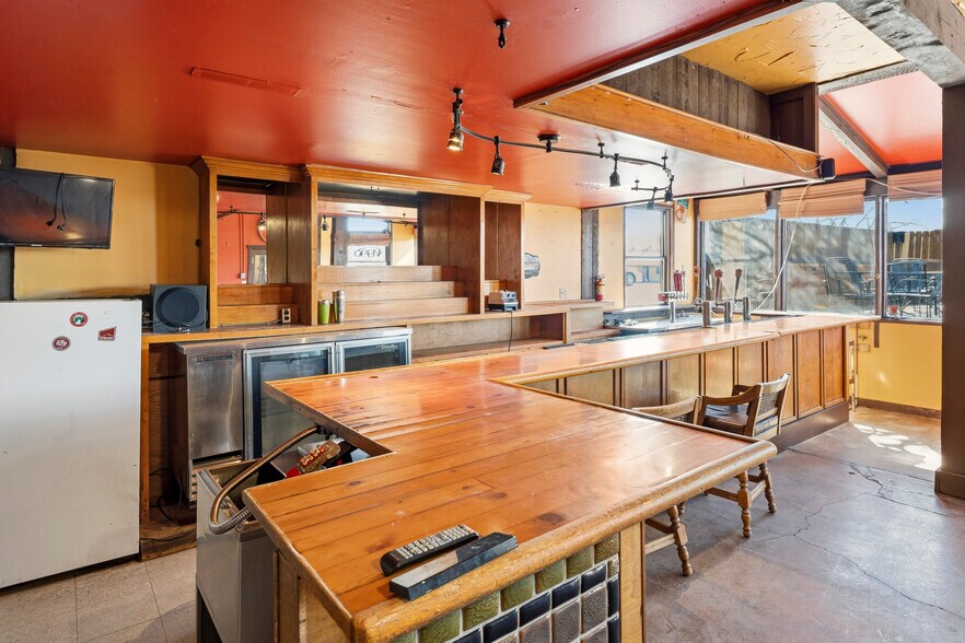 More Photos Of 8 S Grand Ave, Montrose Storefront Retail Residential For Lease