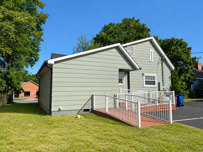 More Photos Of 407 Harvey St, Winston-Salem Office For Sale