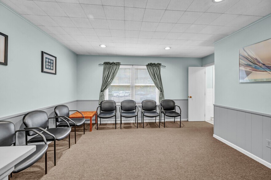 More Photos Of 172 Mount Pleasant Rd, Newtown Medical For Lease