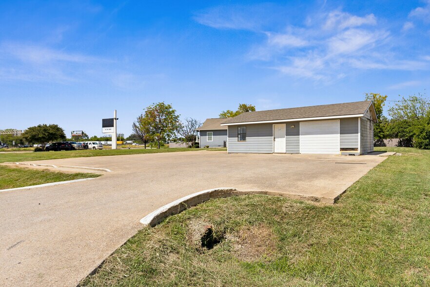 More Photos Of 113 Coad St, Fort Worth Warehouse For Lease