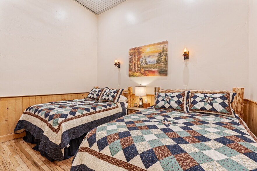 More Photos Of 417 Main St, Ashton Specialty For Sale