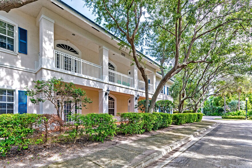 More Photos Of 100 Village Square Crossings, Palm Beach Gardens Medical For Lease