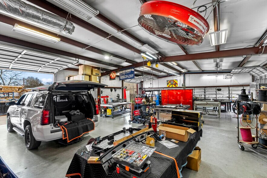 More Photos Of 108 Commercial Pl, Schertz Warehouse For Sale