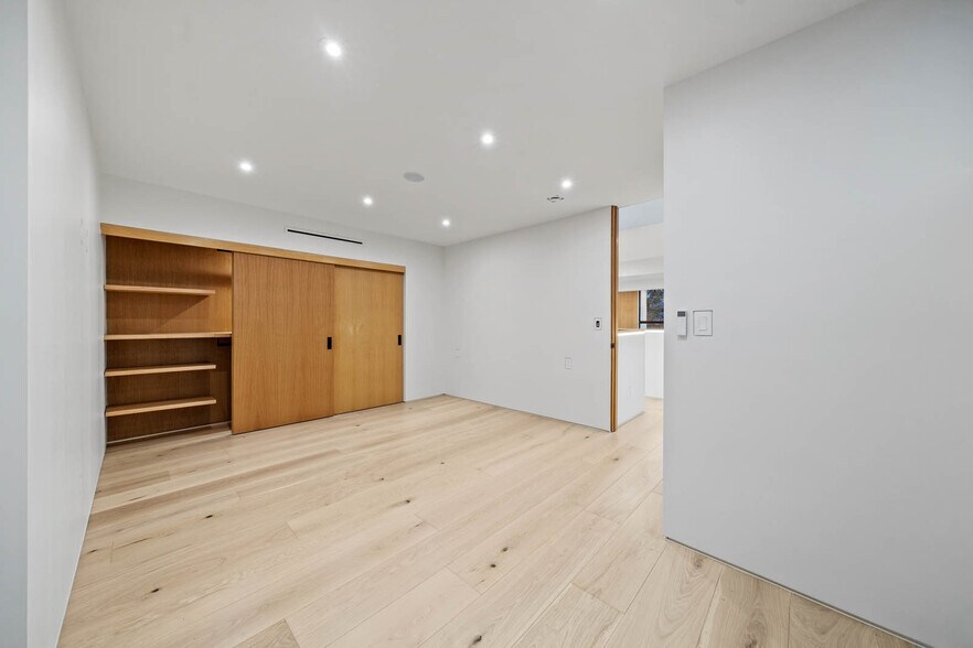 More Photos Of 7372 Fay Ave, La Jolla Multifamily For Sale