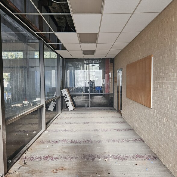 More Photos Of 350 Center St, Grayslake Warehouse For Sale