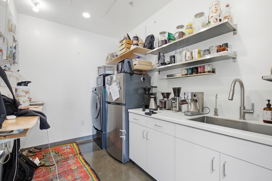 More Photos Of 11461 W Washington Blvd, Los Angeles Auto Repair For Lease