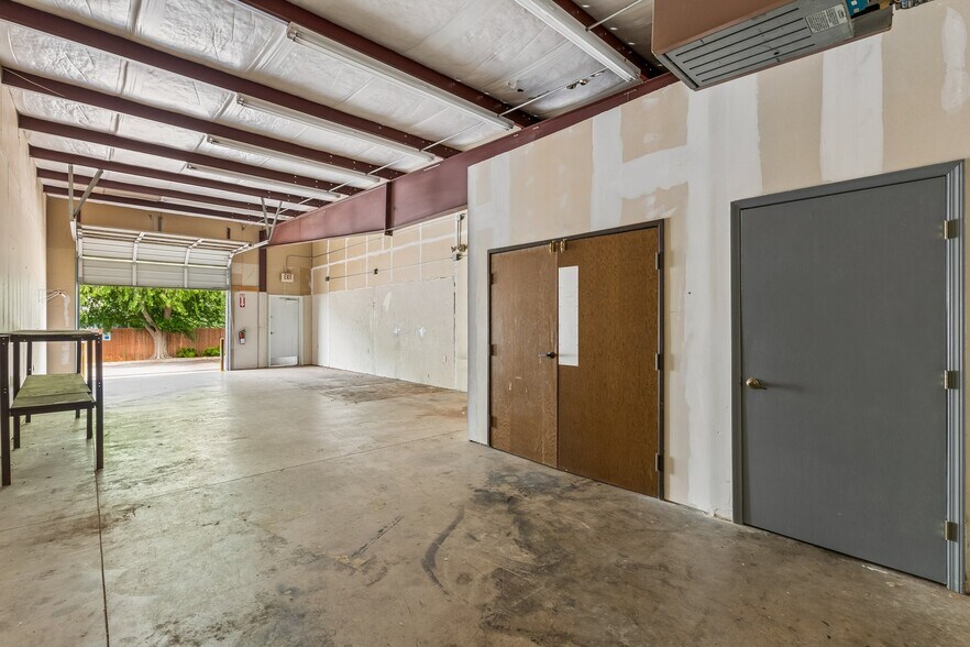 More Photos Of 405 W 2nd St, Edmond Office For Lease