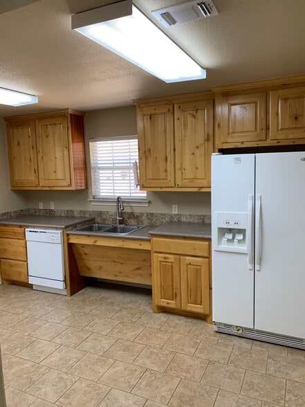 More Photos Of 1310 Weatherford Hwy, Granbury Light Distribution For Lease