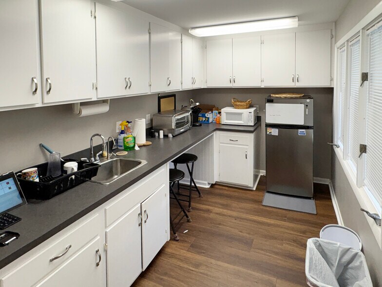 More Photos Of 4371 Charlotte Hwy, Clover Office For Sale