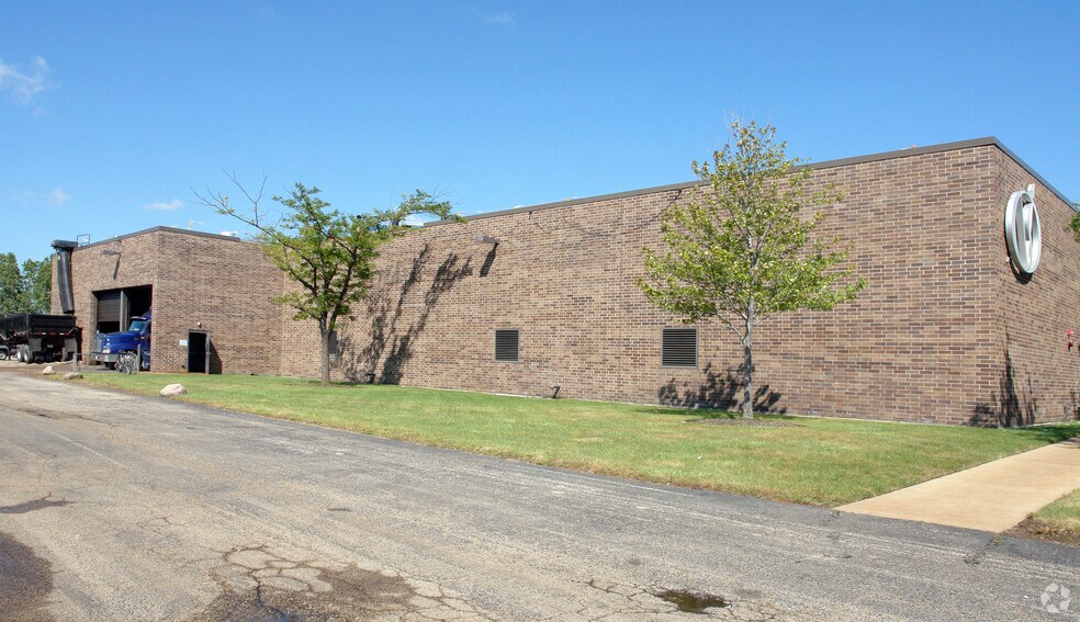 More Photos Of 900 S Chaddick Dr, Wheeling Manufacturing For Lease