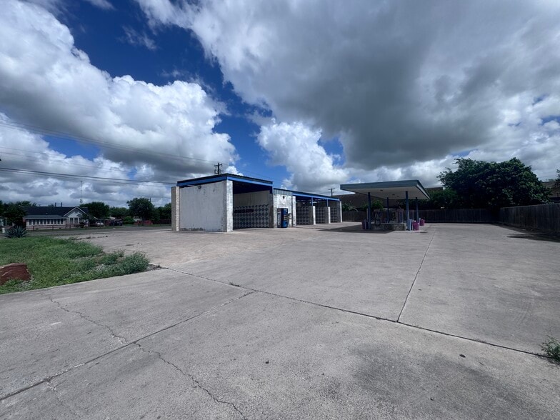 More Photos Of 309 Main, Santa Rosa Carwash For Sale