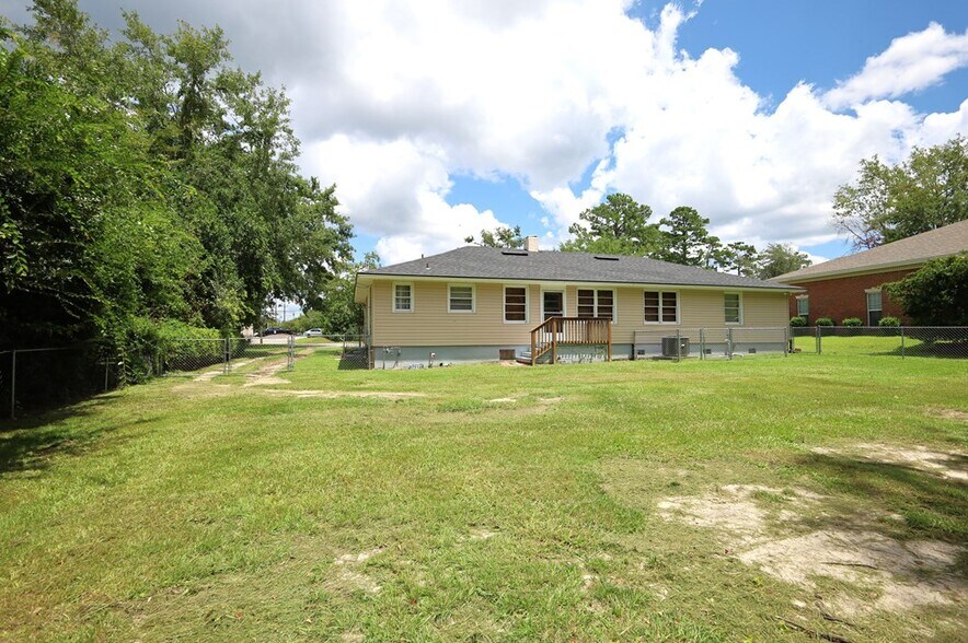 More Photos Of 2914 N Oak St, Valdosta Office For Lease