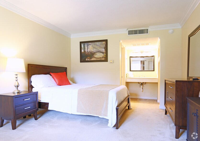 More Photos Of 3501 E Independence Blvd, Charlotte Apartments For Sale