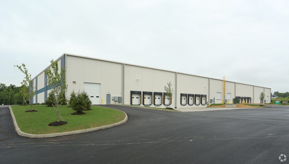 More Photos Of 1801-1831 Deffenbaugh Ct, Columbus Warehouse For Lease
