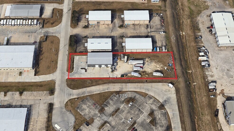 More Photos Of 1765 W Commerce Pky, Beaumont Industrial For Lease