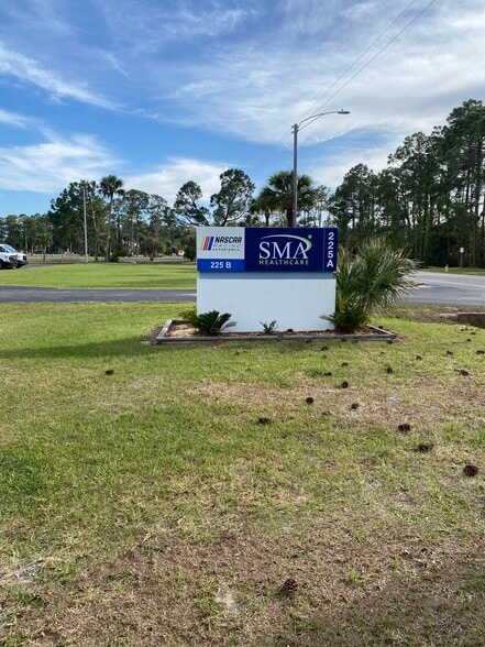 More Photos Of 221 Fentress Blvd, Daytona Beach Unknown For Lease
