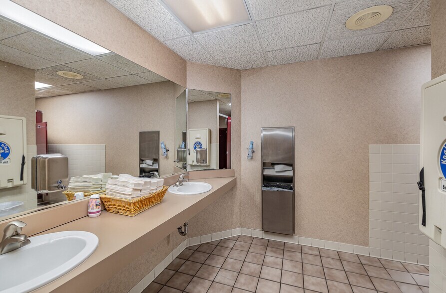 More Photos Of 1781 W County Road B, Saint Paul Office For Sale