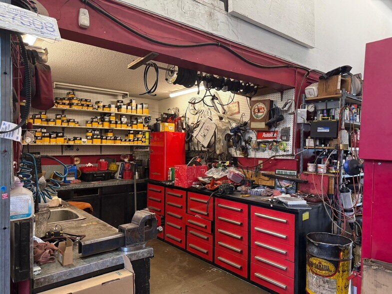 More Photos Of 22339 48 Av, Langley Auto Repair For Sale