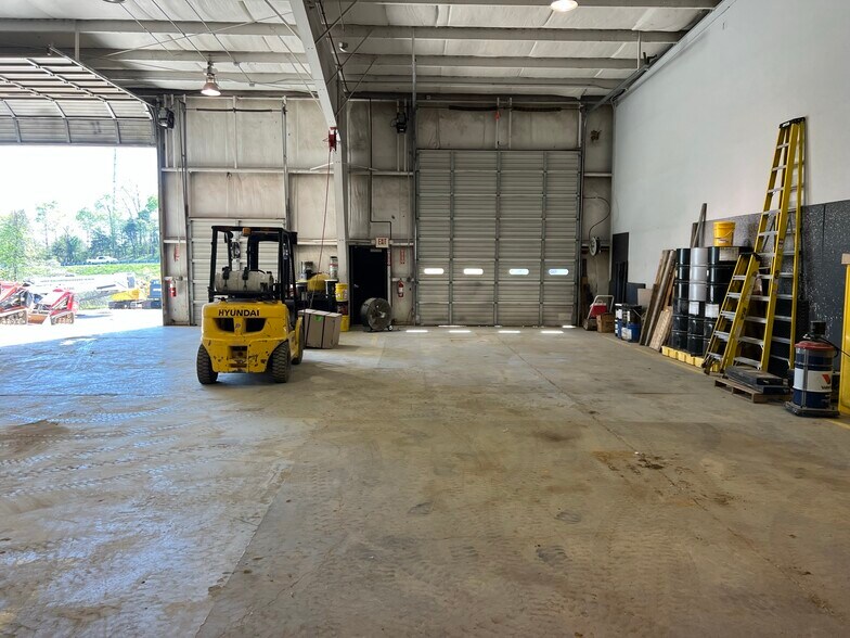 More Photos Of 305 Executive Park Dr NE, Concord Warehouse For Lease