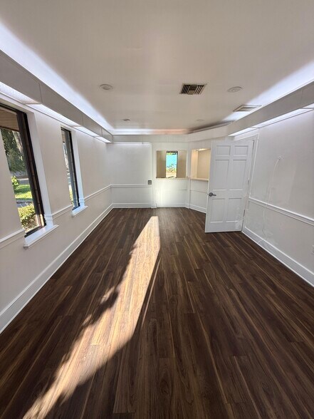 More Photos Of 908 S Parsons Ave, Brandon Medical For Lease