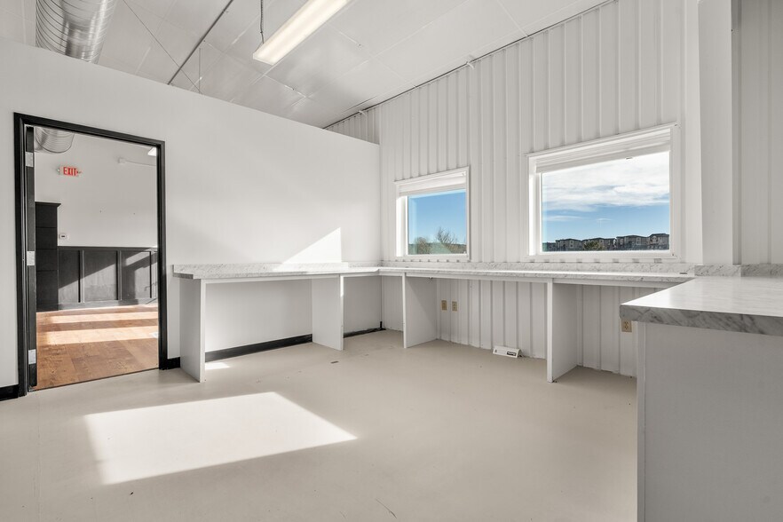 More Photos Of 607 N Gilbert St, Castle Rock Industrial For Sale