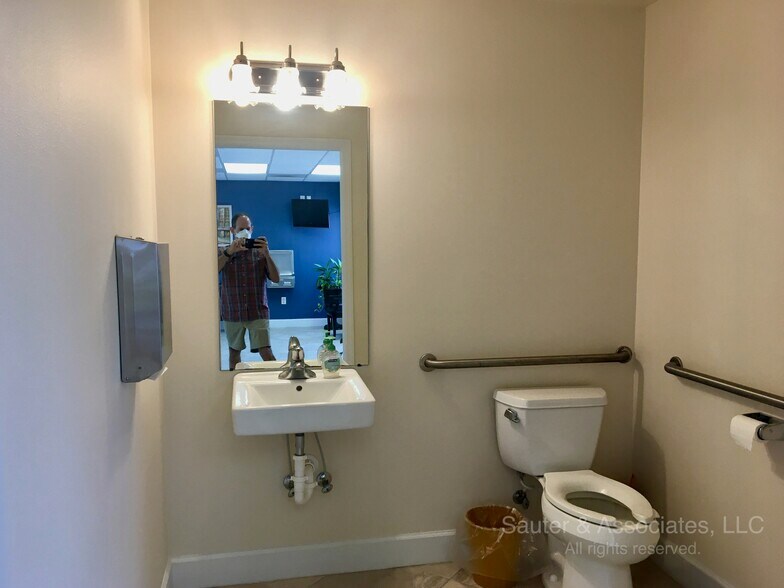 More Photos Of 7000 54th Ave N, Saint Petersburg Storefront Retail Office For Lease