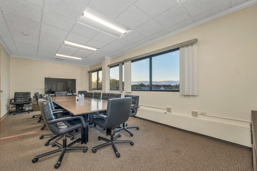 More Photos Of 231 Sutton St, North Andover Medical For Sale