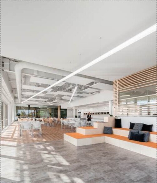 More Photos Of 3425 Rue Pierre-Ardouin, Québec Light Manufacturing For Sale
