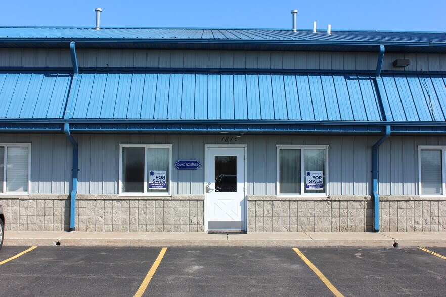 Primary Photo Of 181 Wolf St, Yorkville Warehouse For Sale