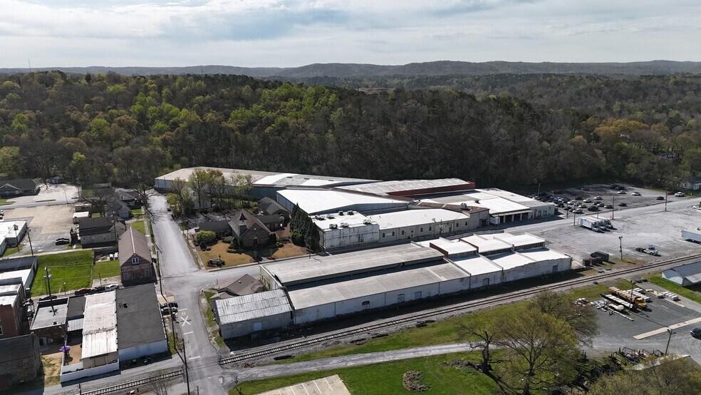 More Photos Of 303 S Marble St, Rockmart Warehouse For Lease