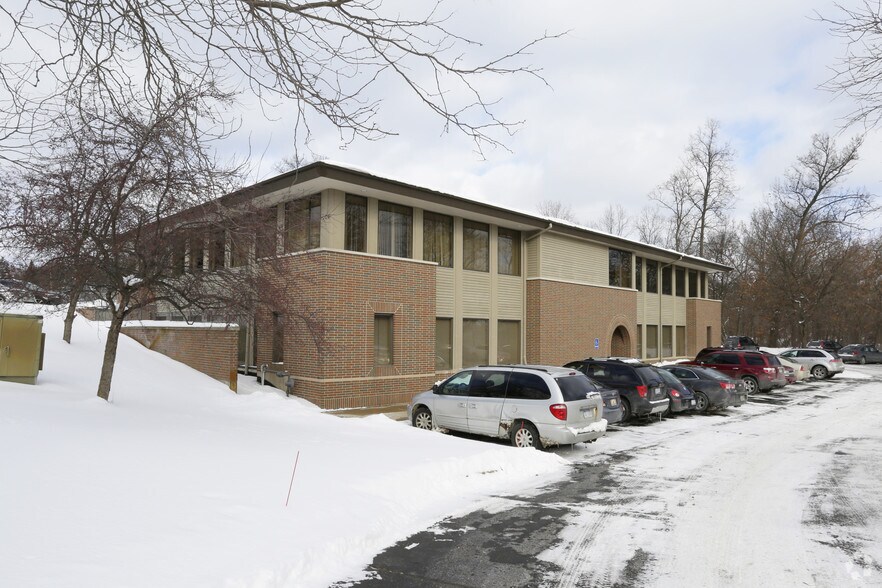 More Photos Of 4764 Fulton St E, Ada Office For Lease
