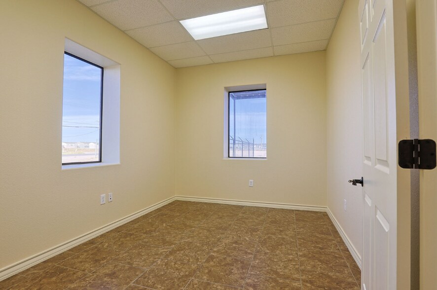 More Photos Of 2914 N County Road 1140, Midland Warehouse For Lease