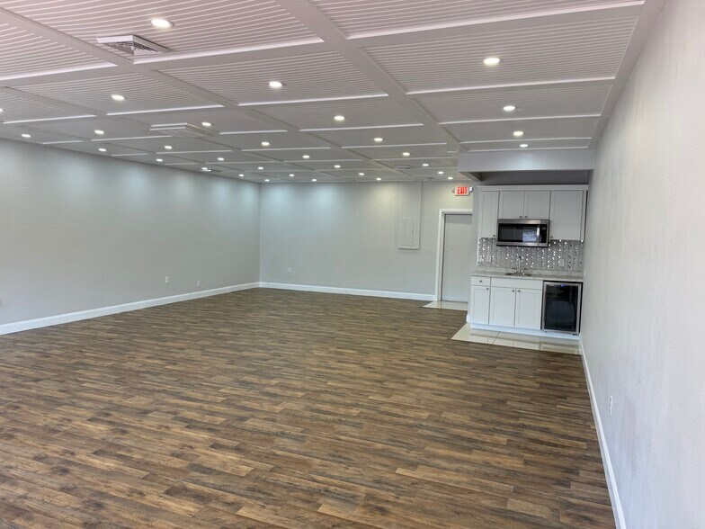 More Photos Of 3816-3820 Grand Blvd, New Port Richey Unknown For Lease