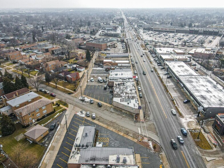 More Photos Of 8057 N Milwaukee Ave, Niles General Retail For Sale
