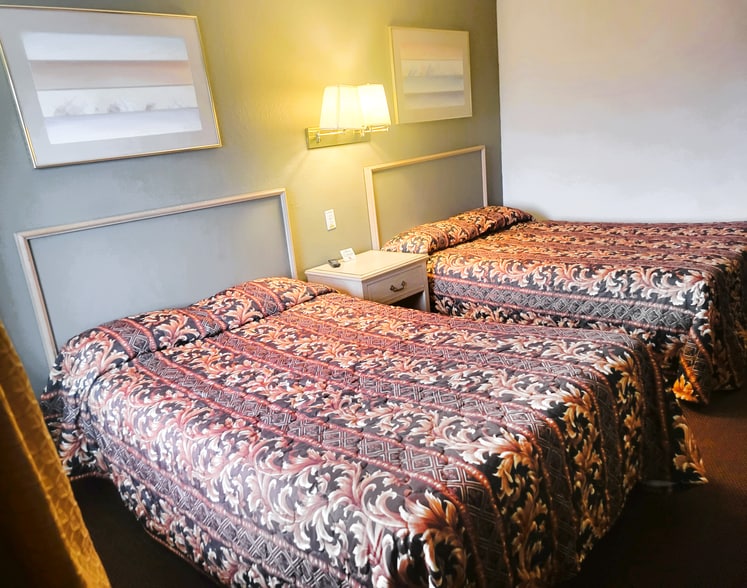 More Photos Of 10530 Corduroy Rd, Curtice Hotel For Sale