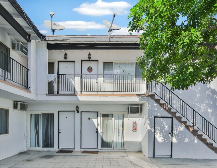 More Photos Of 1425 W Stoneridge Ct, Ontario Apartments For Sale