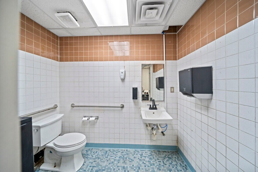 More Photos Of 5250 E Main St, Columbus Auto Dealership For Sale
