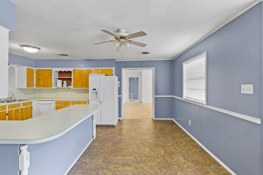 More Photos Of 120 State Highway 75 N, Huntsville Specialty For Sale